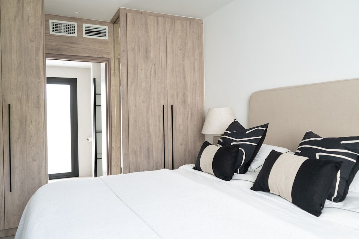2 Bed Apartment for sale in Nueva Andalucía Costa Del Sol, Málaga, Spain