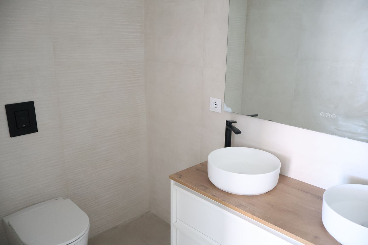 3 Bed Apartment for sale in Estepona Costa Del Sol, Málaga, Spain