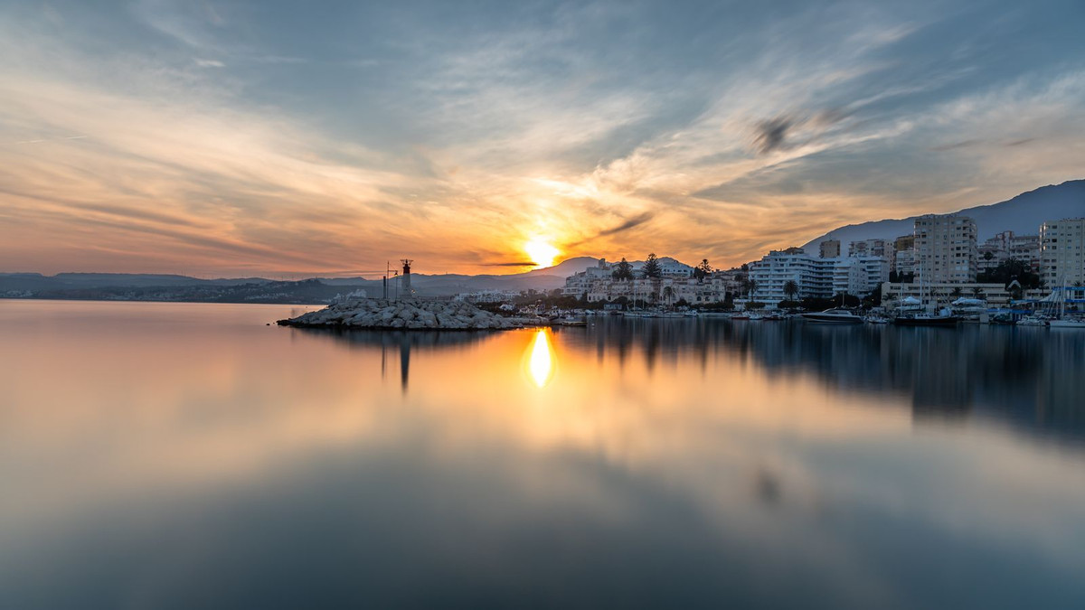3 Bed Apartment for sale in Estepona Costa Del Sol, Málaga, Spain