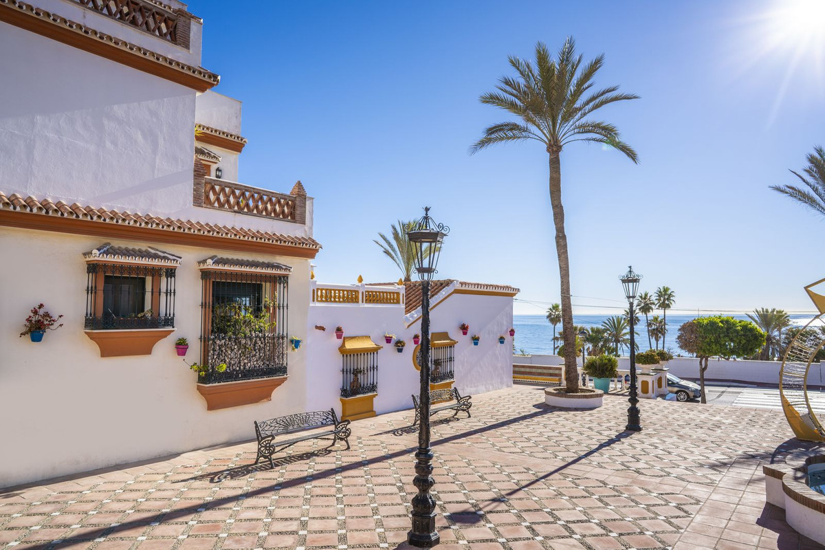 3 Bed Apartment for sale in Estepona Costa Del Sol, Málaga, Spain