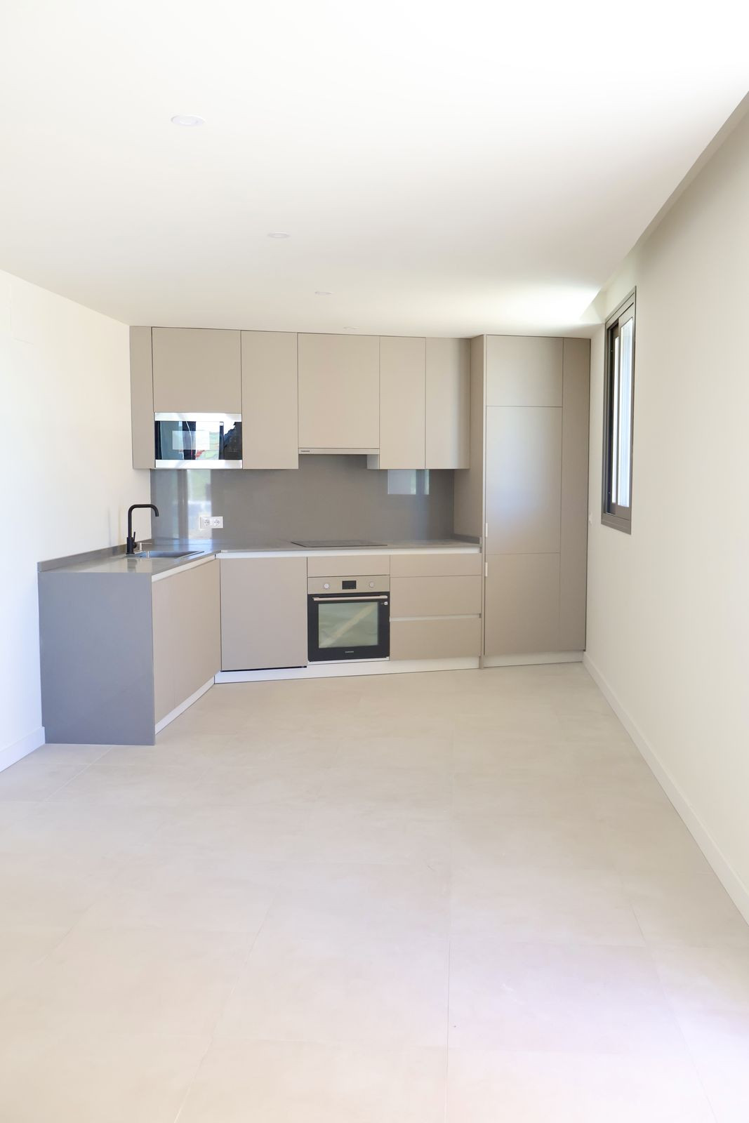 3 Bed Apartment for sale in Estepona Costa Del Sol, Málaga, Spain