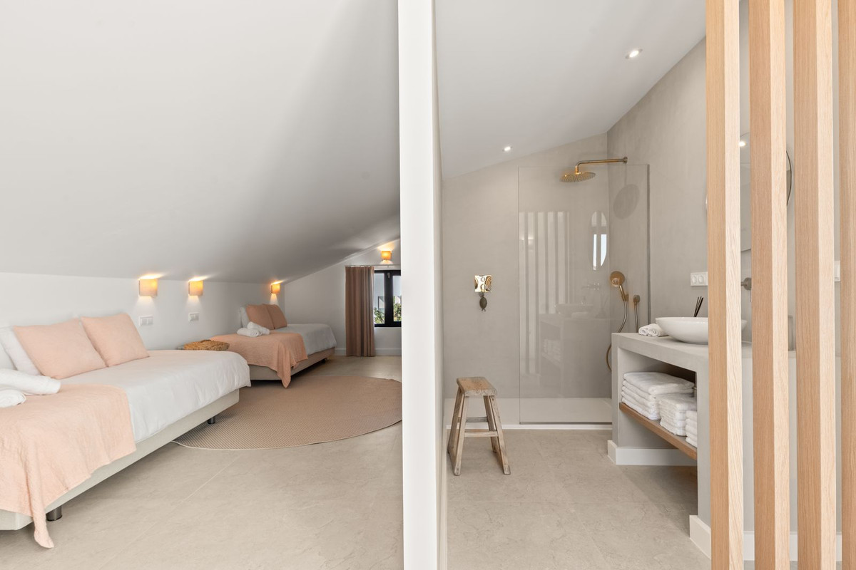 4 Bed Townhouse for sale in El Paraiso Costa Del Sol, Málaga, Spain
