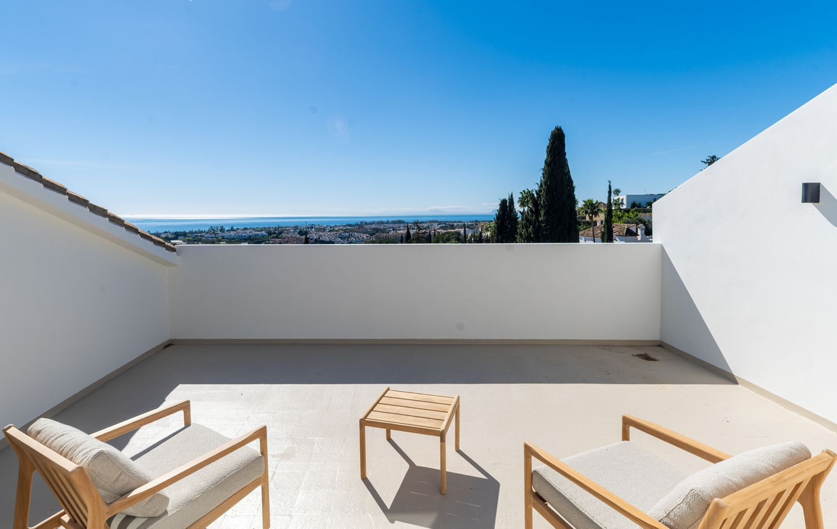 4 Bed Townhouse for sale in El Paraiso Costa Del Sol, Málaga, Spain