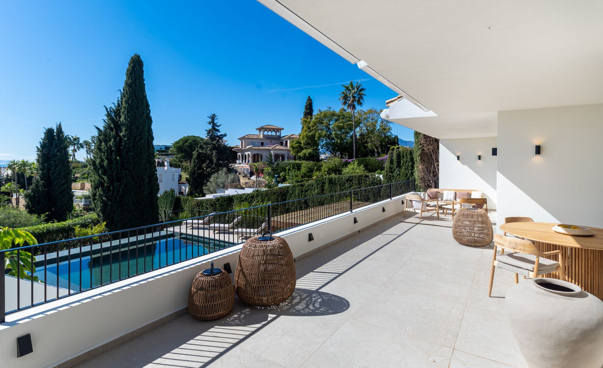 4 Bed Townhouse for sale in El Paraiso Costa Del Sol, Málaga, Spain