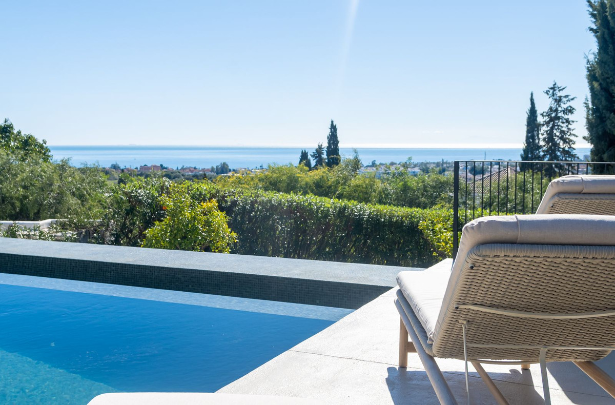 4 Bed Townhouse for sale in El Paraiso Costa Del Sol, Málaga, Spain