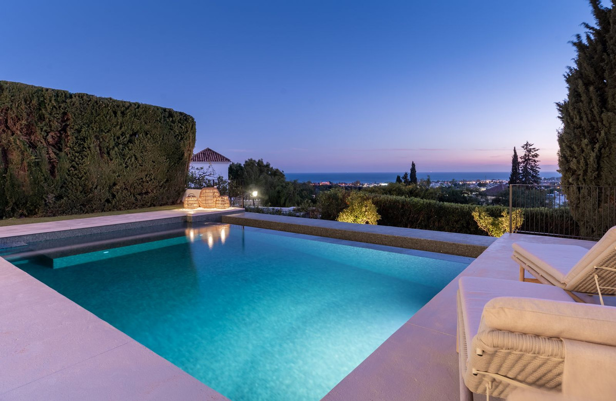 4 Bed Townhouse for sale in El Paraiso Costa Del Sol, Málaga, Spain