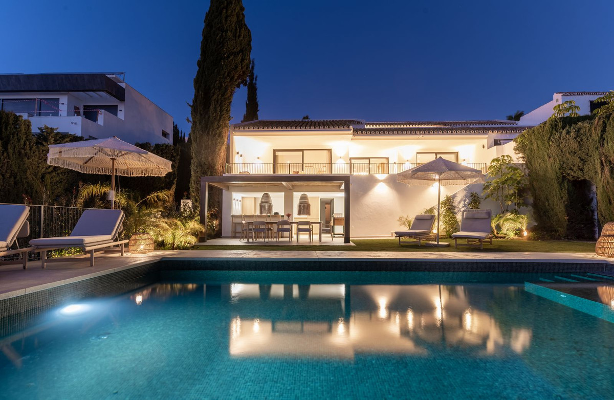 4 Bed Townhouse for sale in El Paraiso Costa Del Sol, Málaga, Spain