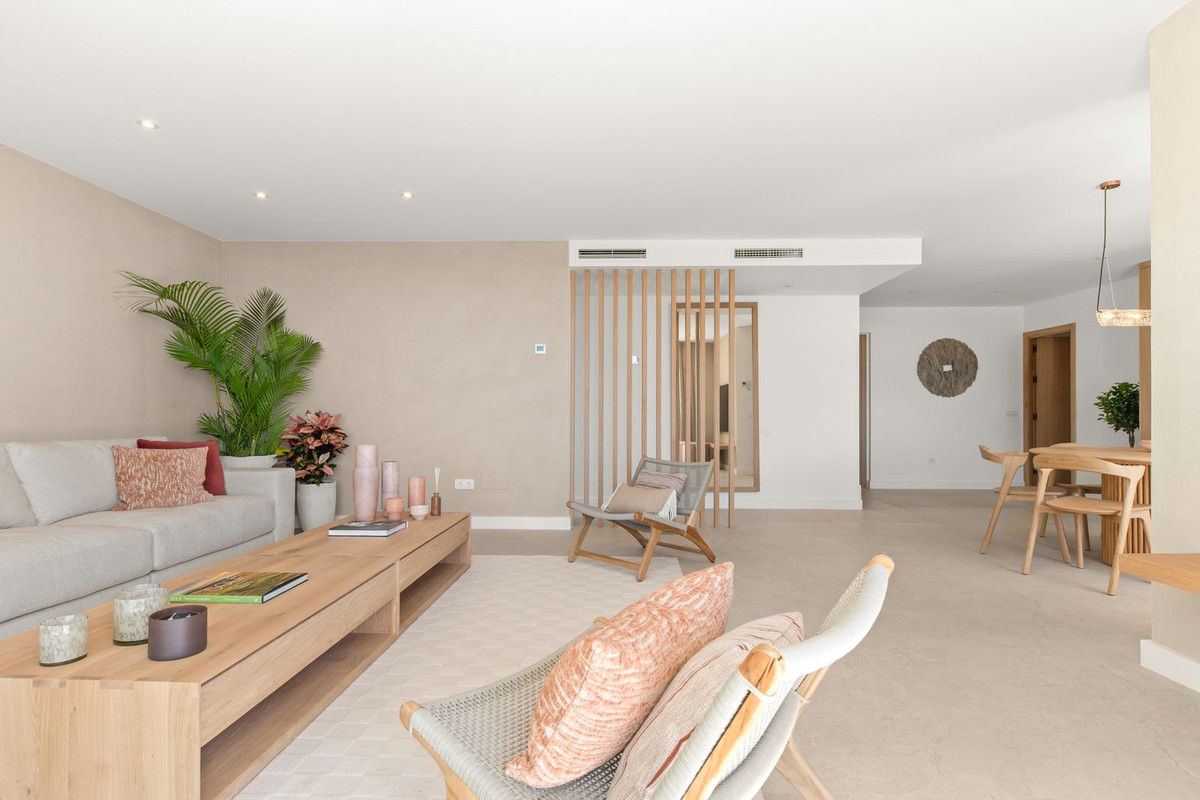 4 Bed Townhouse for sale in El Paraiso Costa Del Sol, Málaga, Spain