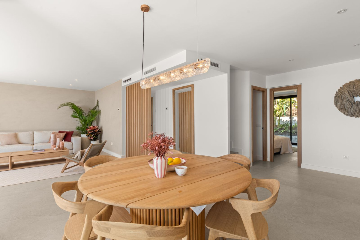 4 Bed Townhouse for sale in El Paraiso Costa Del Sol, Málaga, Spain