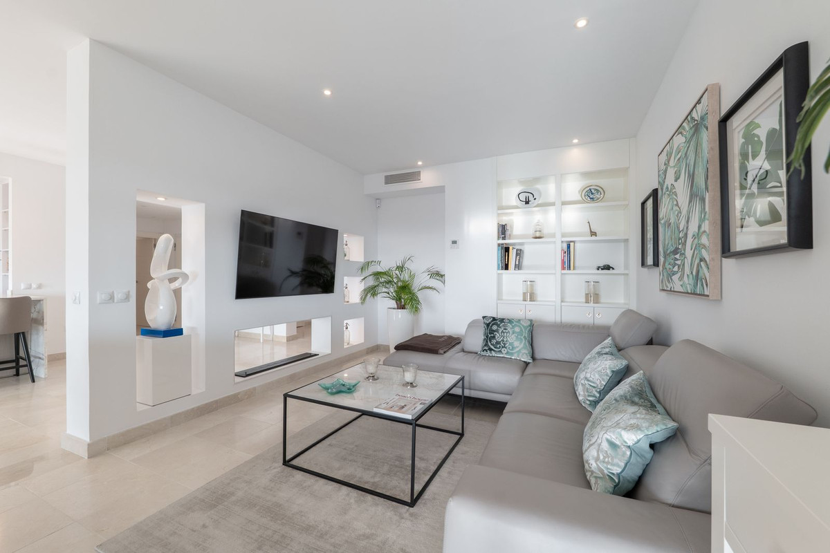 4 Bed Apartment for sale in Los Flamingos Costa Del Sol, Málaga, Spain