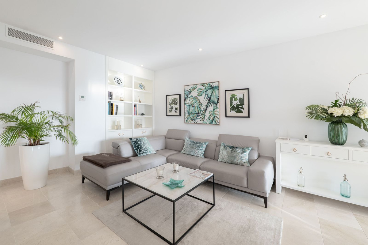 4 Bed Apartment for sale in Los Flamingos Costa Del Sol, Málaga, Spain