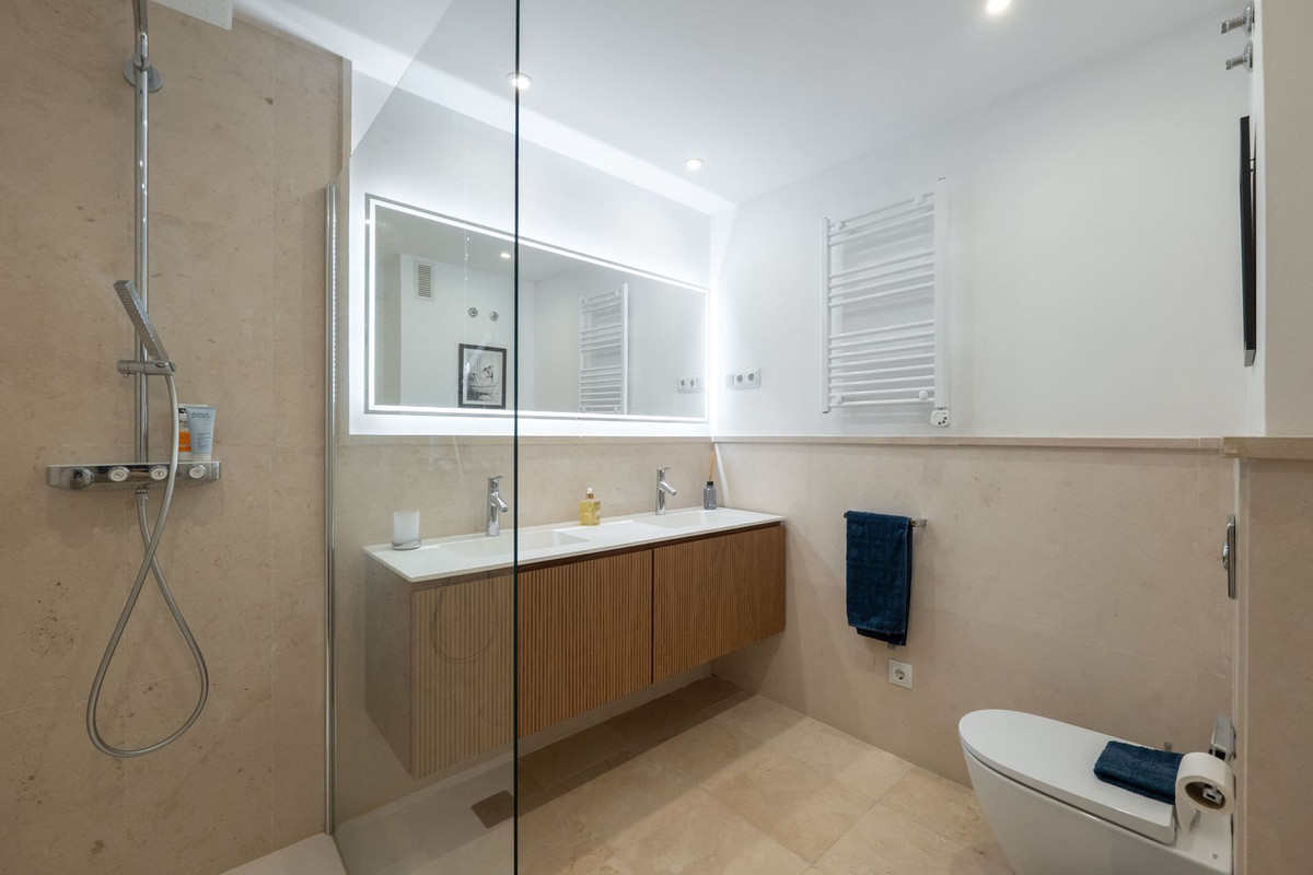 4 Bed Apartment for sale in Los Flamingos Costa Del Sol, Málaga, Spain