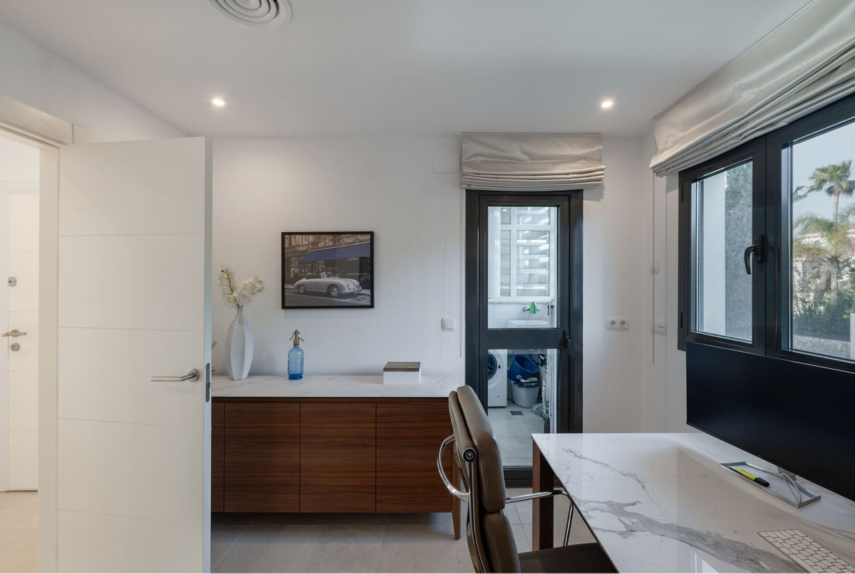 4 Bed Apartment for sale in Los Flamingos Costa Del Sol, Málaga, Spain