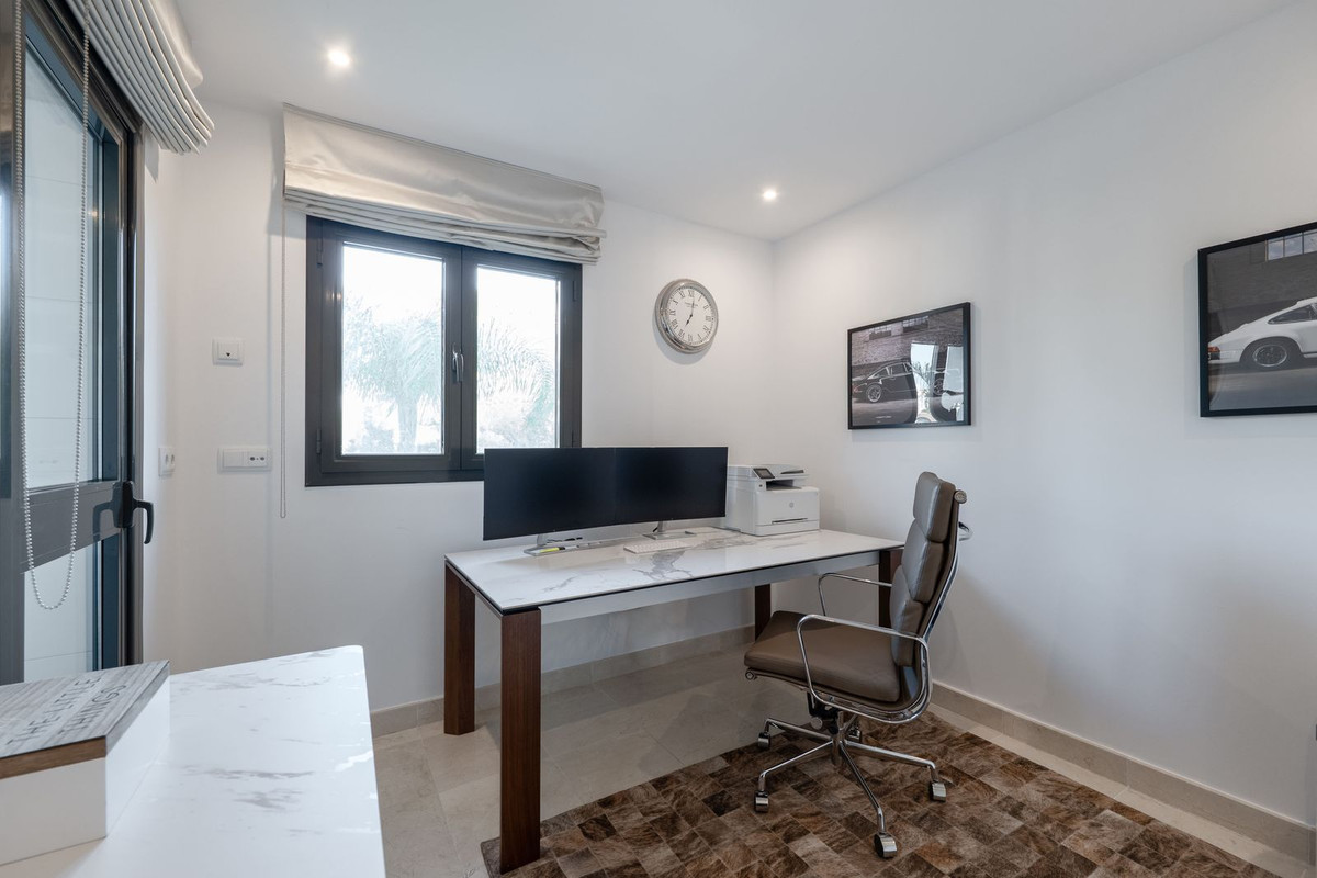 4 Bed Apartment for sale in Los Flamingos Costa Del Sol, Málaga, Spain
