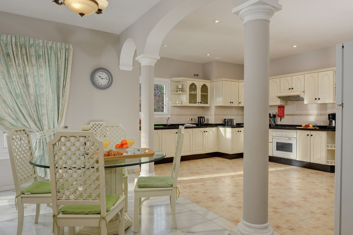 Se vende Villa - Chalet de 4 dormitorios en Costa Del Sol, Málaga, España