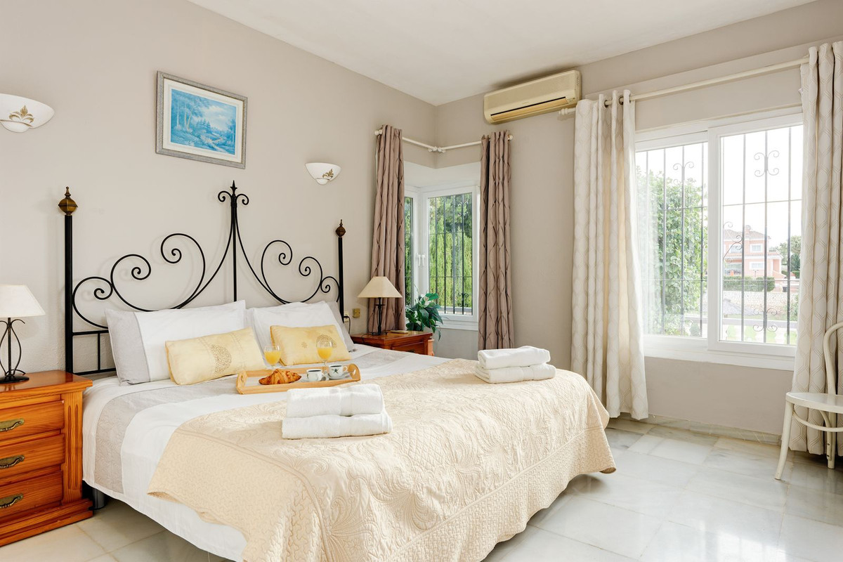 Se vende Villa - Chalet de 4 dormitorios en Costa Del Sol, Málaga, España