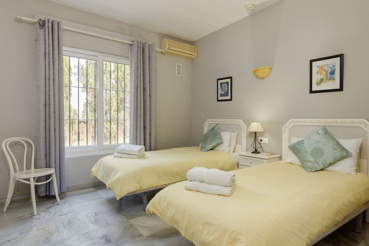 Se vende Villa - Chalet de 4 dormitorios en Costa Del Sol, Málaga, España