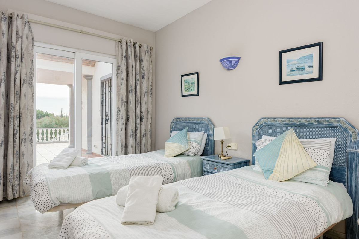 Se vende Villa - Chalet de 4 dormitorios en Costa Del Sol, Málaga, España