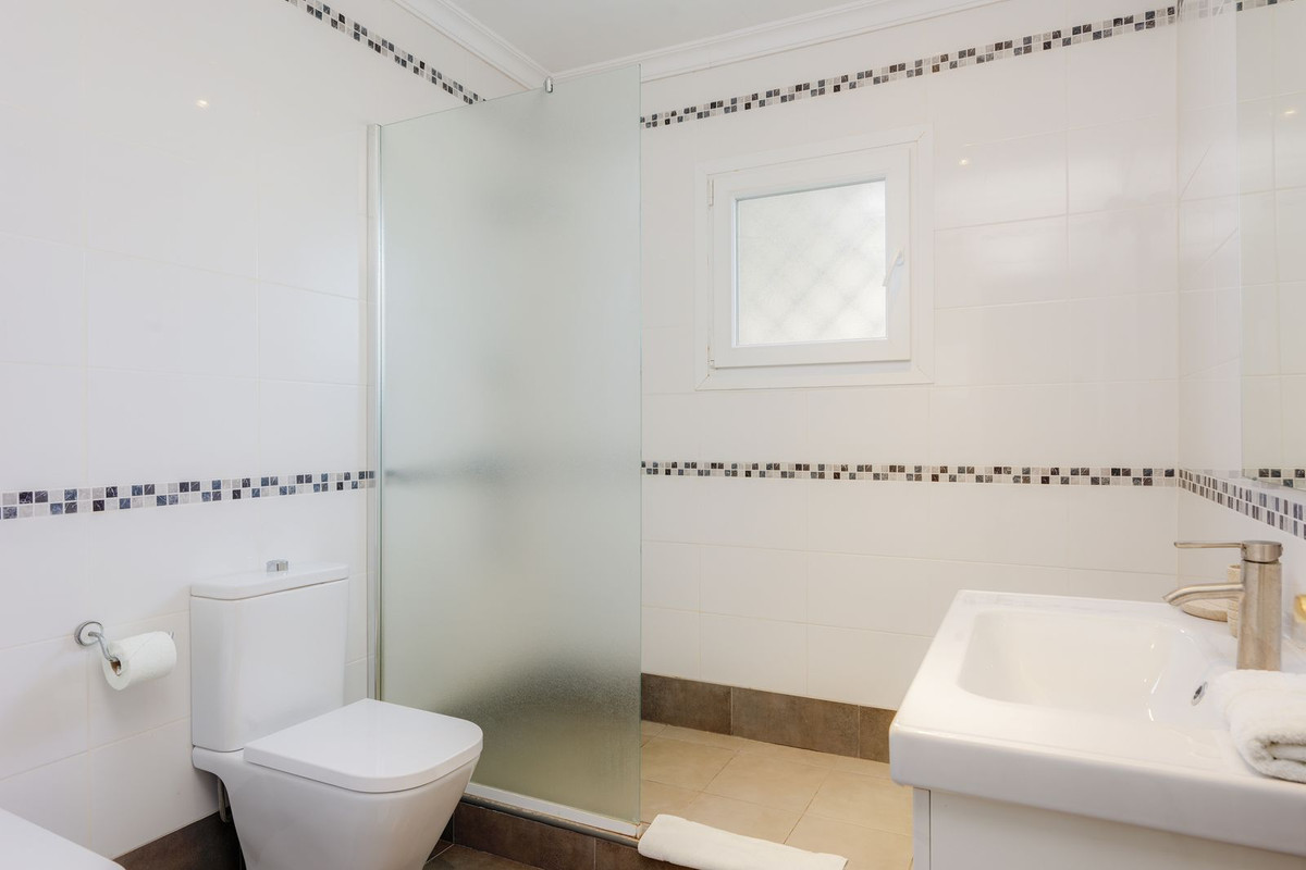 Se vende Villa - Chalet de 4 dormitorios en Costa Del Sol, Málaga, España
