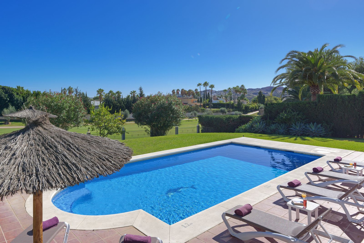 Se vende Villa - Chalet de 4 dormitorios en Costa Del Sol, Málaga, España