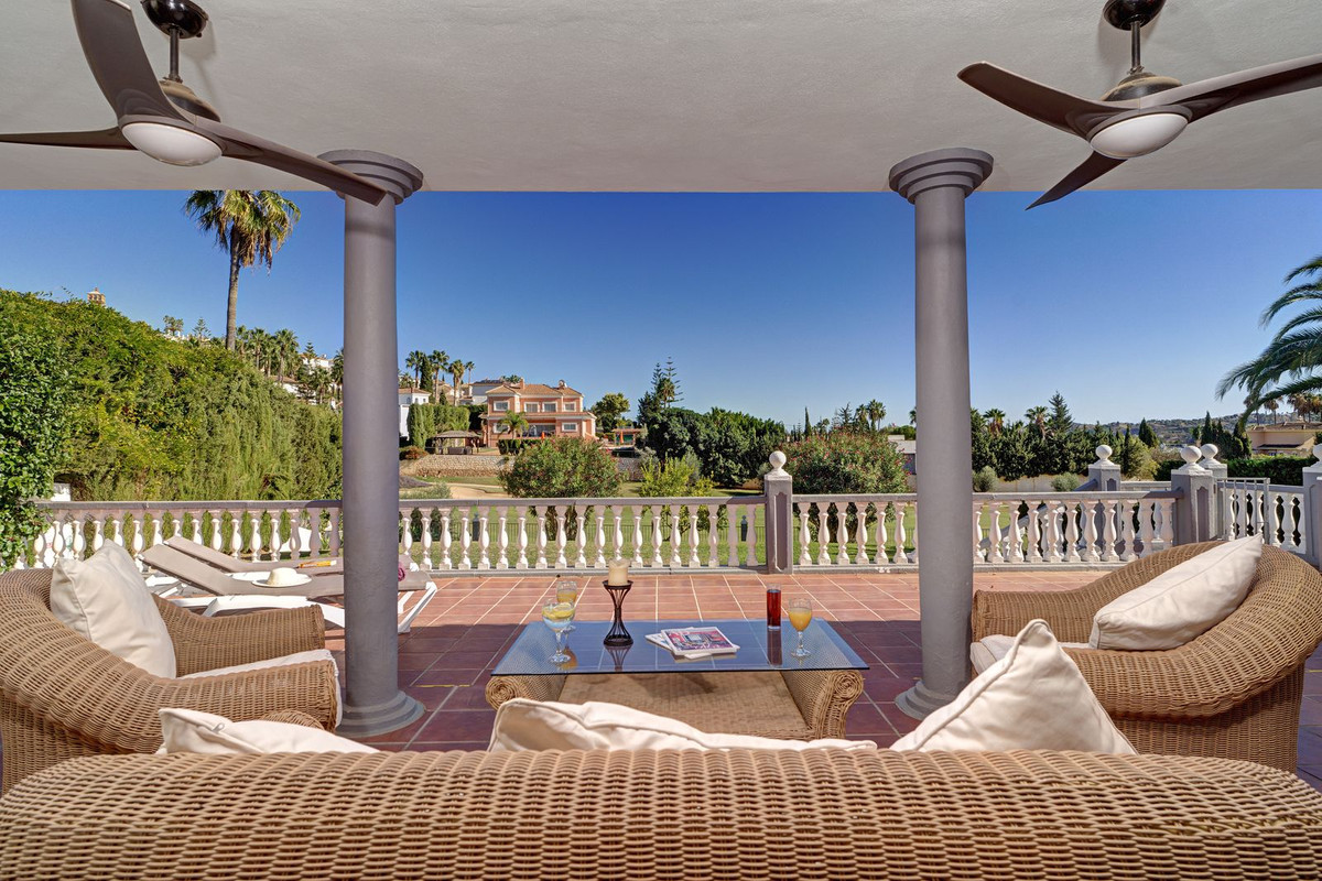 Se vende Villa - Chalet de 4 dormitorios en Costa Del Sol, Málaga, España