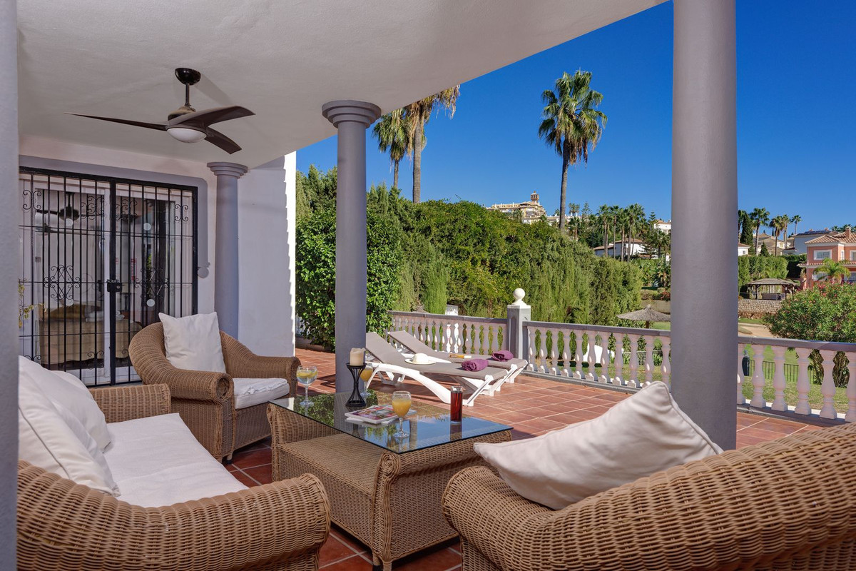 Se vende Villa - Chalet de 4 dormitorios en Costa Del Sol, Málaga, España