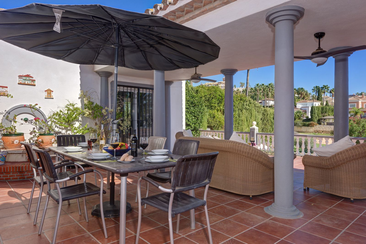 Se vende Villa - Chalet de 4 dormitorios en Costa Del Sol, Málaga, España