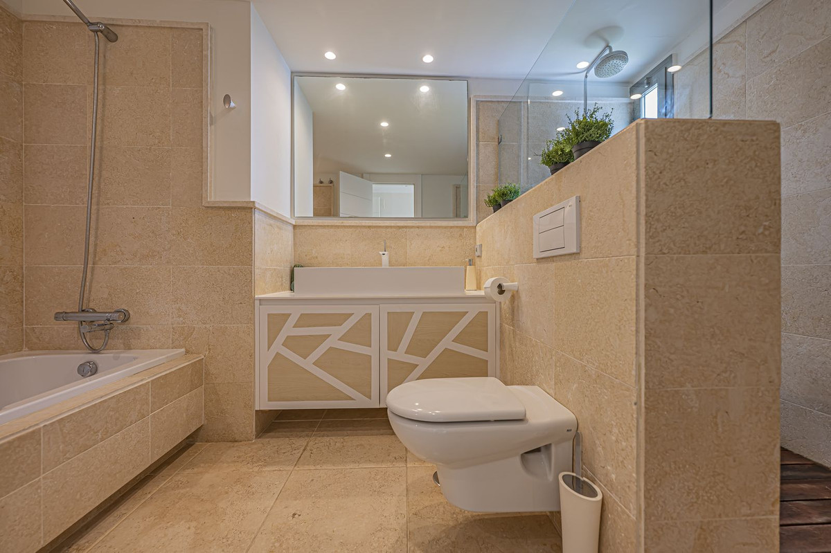 Se vende Apartamento Planta Media de 2 dormitorios en Costa Del Sol, Málaga, España