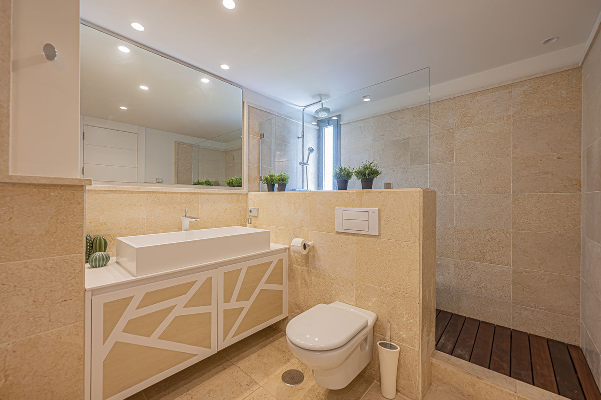 Se vende Apartamento Planta Media de 2 dormitorios en Costa Del Sol, Málaga, España