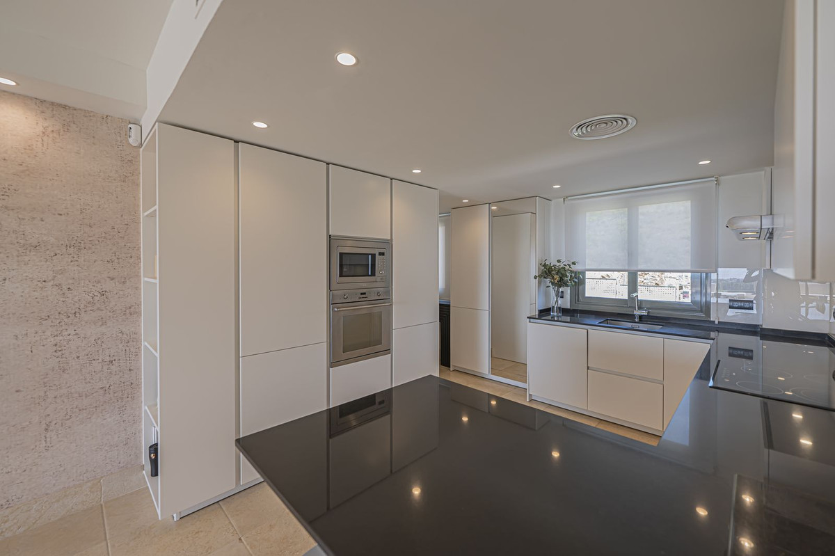 Se vende Apartamento Planta Media de 2 dormitorios en Costa Del Sol, Málaga, España