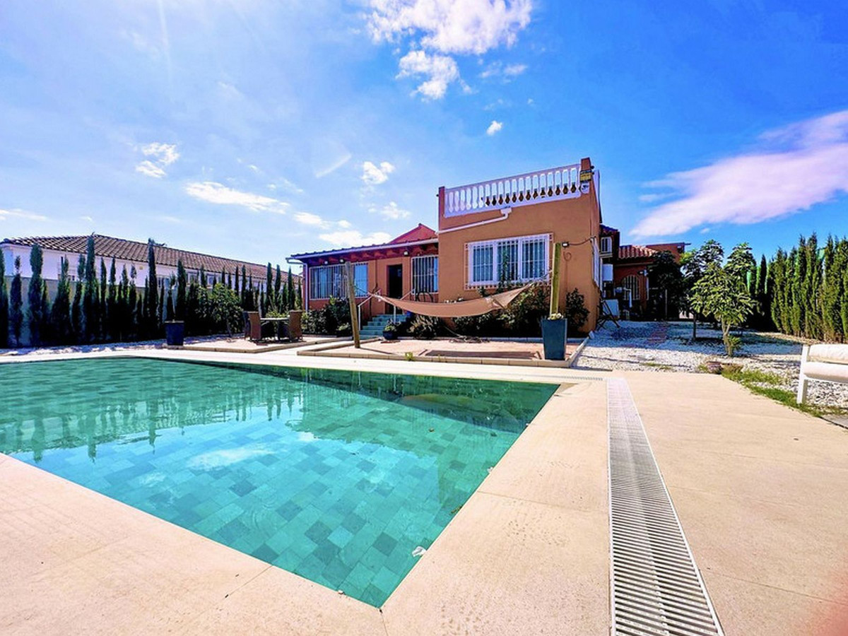 3 Bed Townhouse for sale in Estepona Costa Del Sol, Málaga, Spain