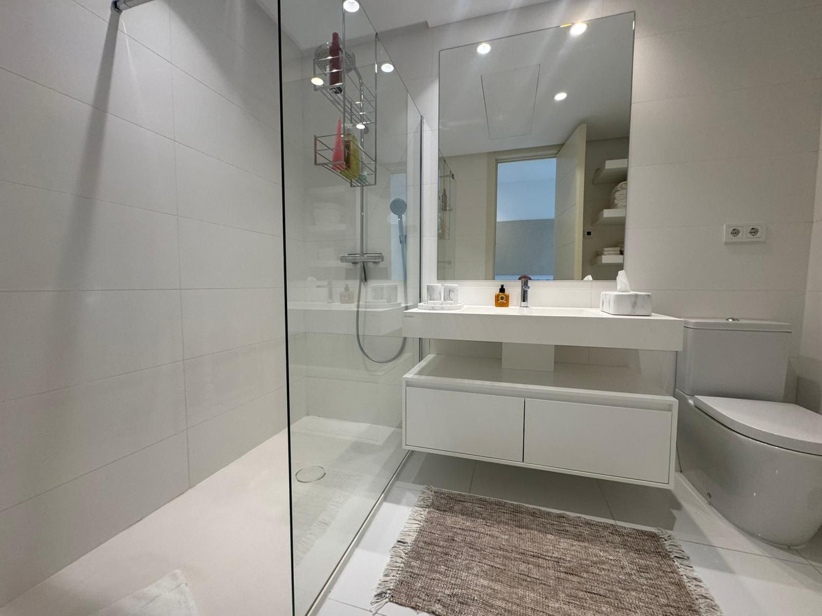 2 Bed Apartment for sale in Benahavís Costa Del Sol, Málaga, Spain
