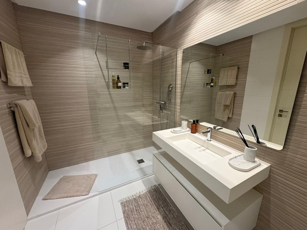 2 Bed Apartment for sale in Benahavís Costa Del Sol, Málaga, Spain