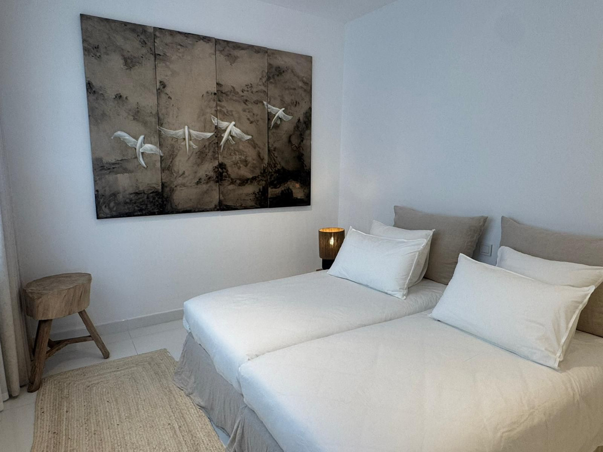 2 Bed Apartment for sale in Benahavís Costa Del Sol, Málaga, Spain