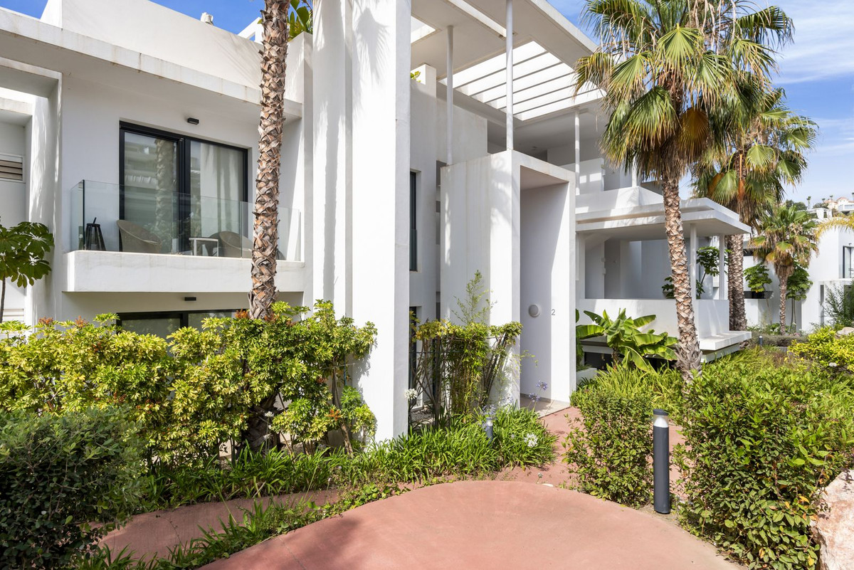 2 Bed Apartment for sale in Benahavís Costa Del Sol, Málaga, Spain