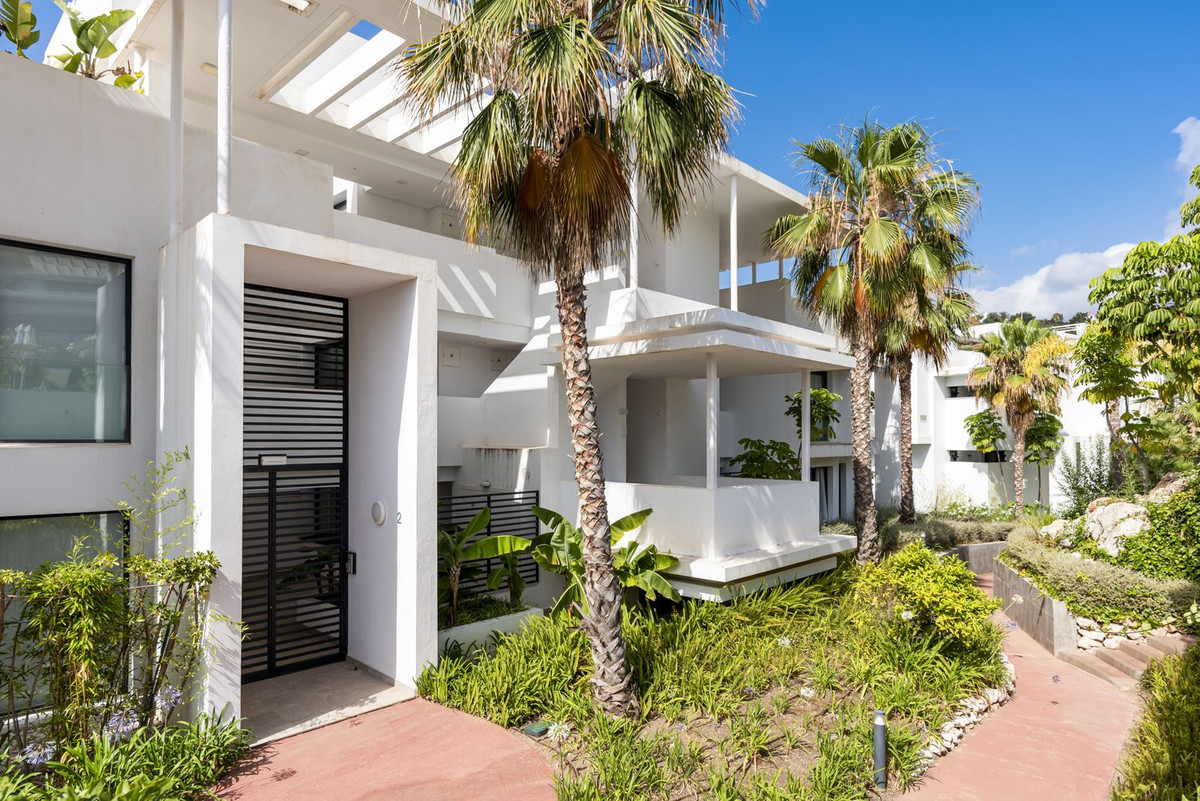 2 Bed Apartment for sale in Benahavís Costa Del Sol, Málaga, Spain
