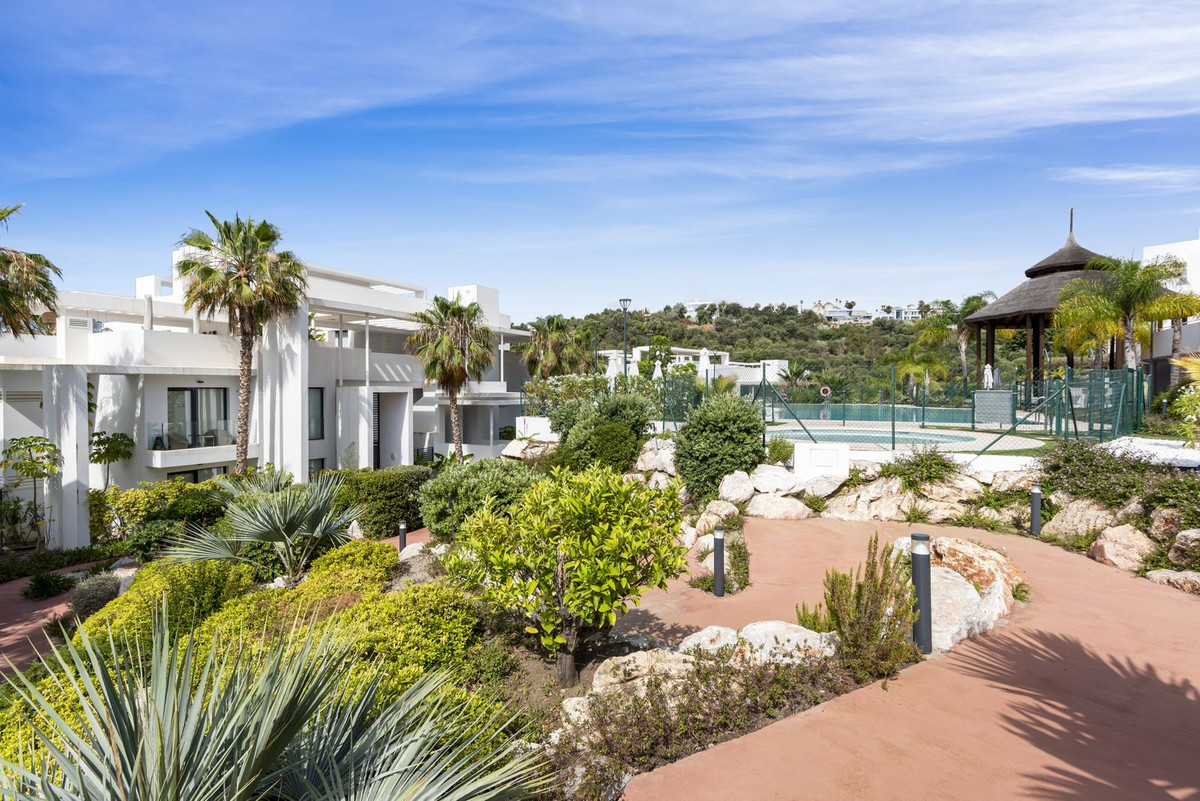2 Bed Apartment for sale in Benahavís Costa Del Sol, Málaga, Spain