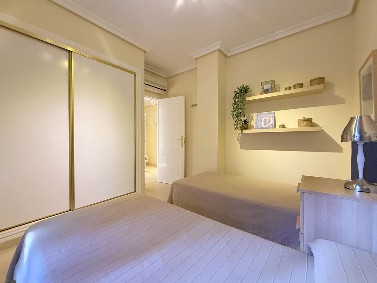 Se vende Apartamento Planta Media de 2 dormitorios en Costa Del Sol, Málaga, España