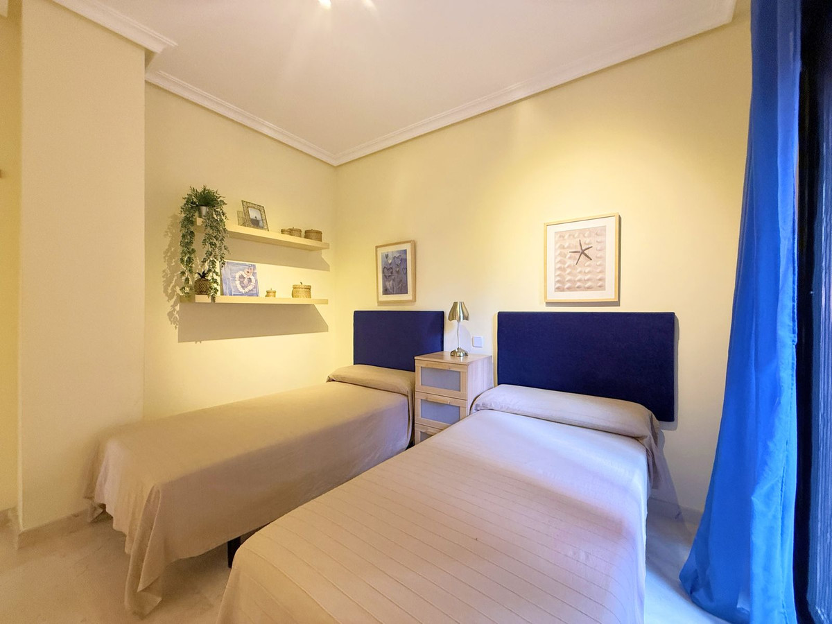 Se vende Apartamento Planta Media de 2 dormitorios en Costa Del Sol, Málaga, España