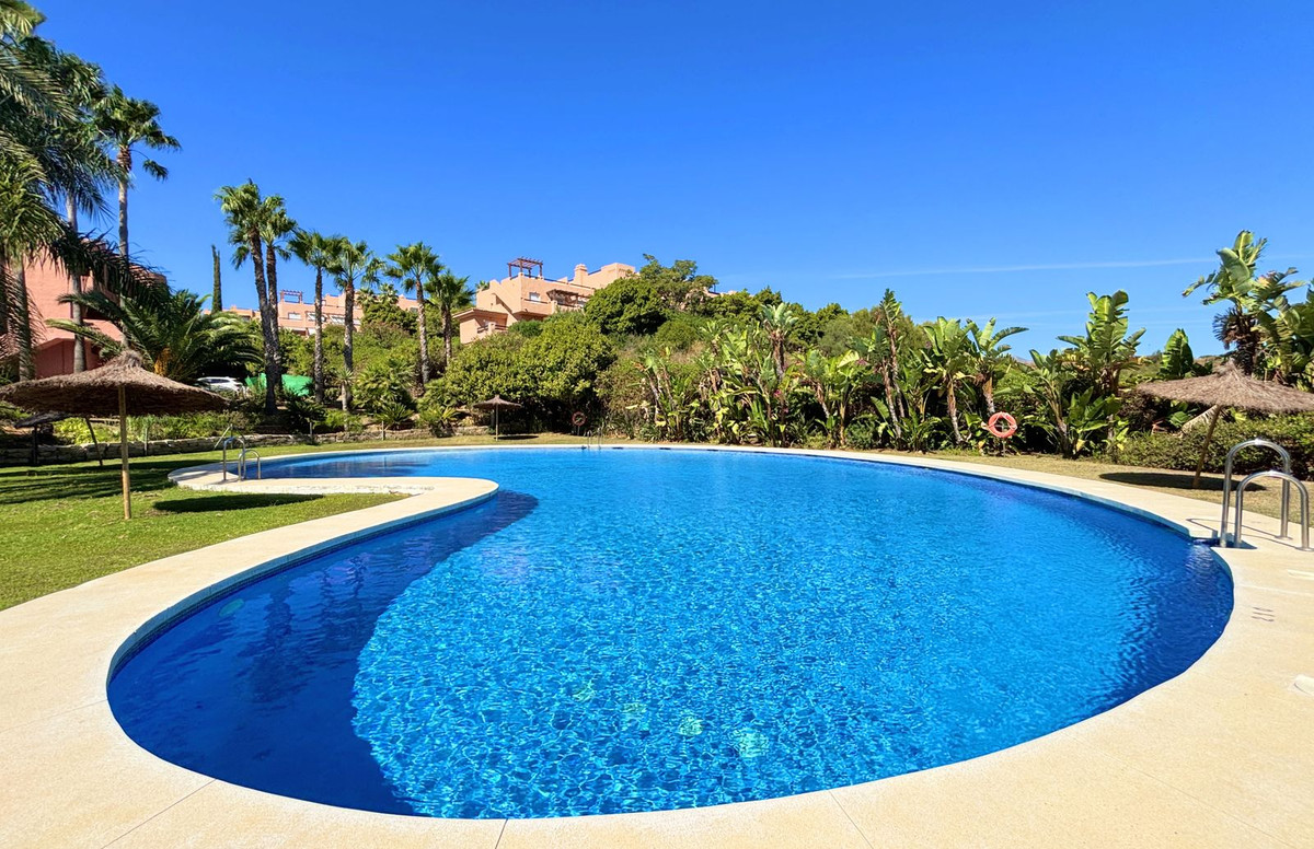 Se vende Apartamento Planta Media de 2 dormitorios en Costa Del Sol, Málaga, España