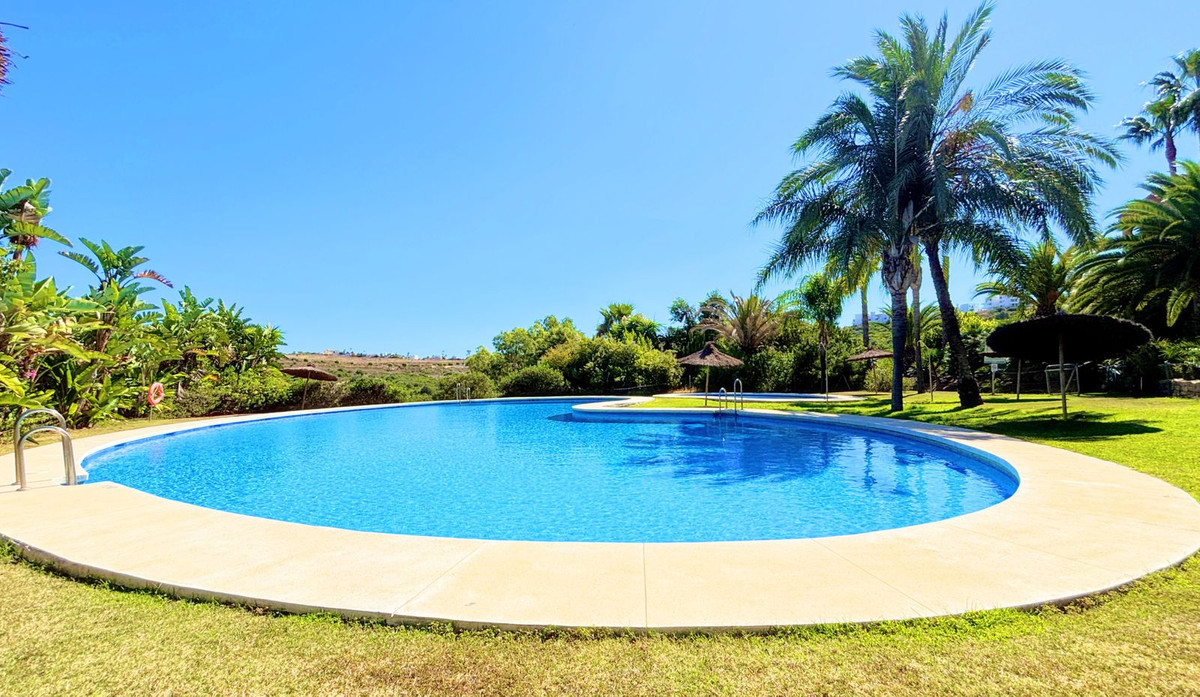 Se vende Apartamento Planta Media de 2 dormitorios en Costa Del Sol, Málaga, España