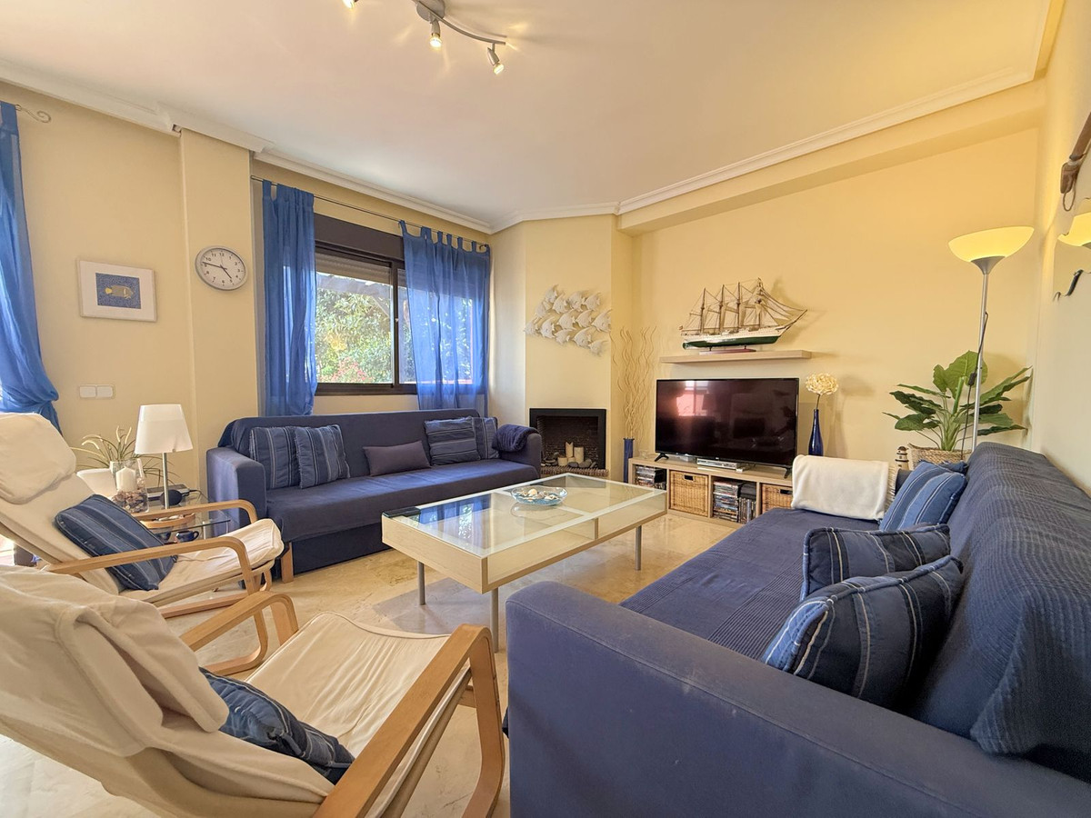 Se vende Apartamento Planta Media de 2 dormitorios en Costa Del Sol, Málaga, España