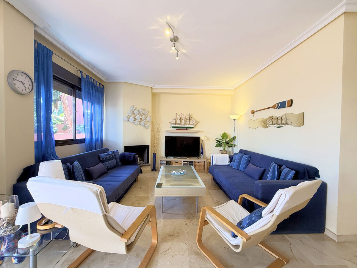 Se vende Apartamento Planta Media de 2 dormitorios en Costa Del Sol, Málaga, España
