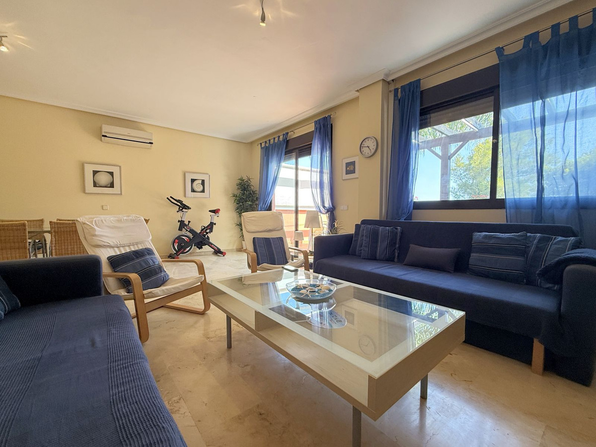 Se vende Apartamento Planta Media de 2 dormitorios en Costa Del Sol, Málaga, España