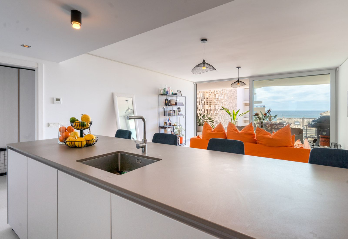 2 Bed Apartment for sale in Fuengirola Costa Del Sol, Málaga, Spain