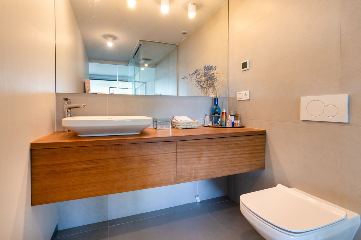 2 Bed Apartment for sale in Fuengirola Costa Del Sol, Málaga, Spain