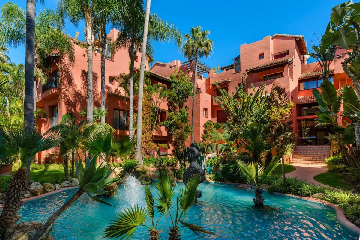 2 Bed Apartment for sale in Elviria Costa Del Sol, Málaga, Spain
