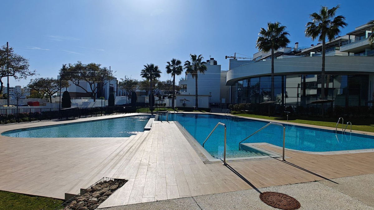 4 Bed Apartment for sale in Estepona Costa Del Sol, Málaga, Spain