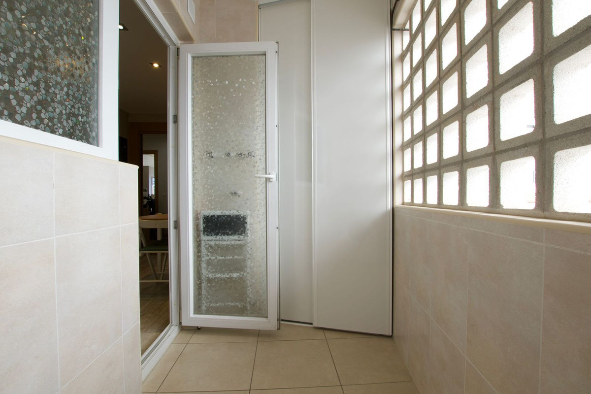 Se vende Apartamento Planta Media de 3 dormitorios en Costa Del Sol, Málaga, España