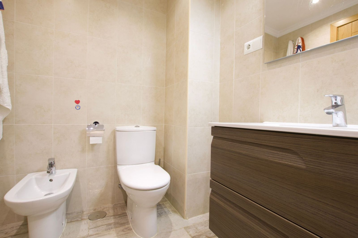 Se vende Apartamento Planta Media de 3 dormitorios en Costa Del Sol, Málaga, España